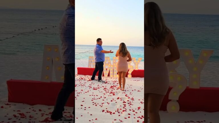 Read more about the article She was overwhelmed with emotions after removing her blindfold #cancunproposal